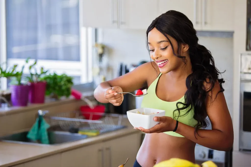 A lady having healthy diet. 